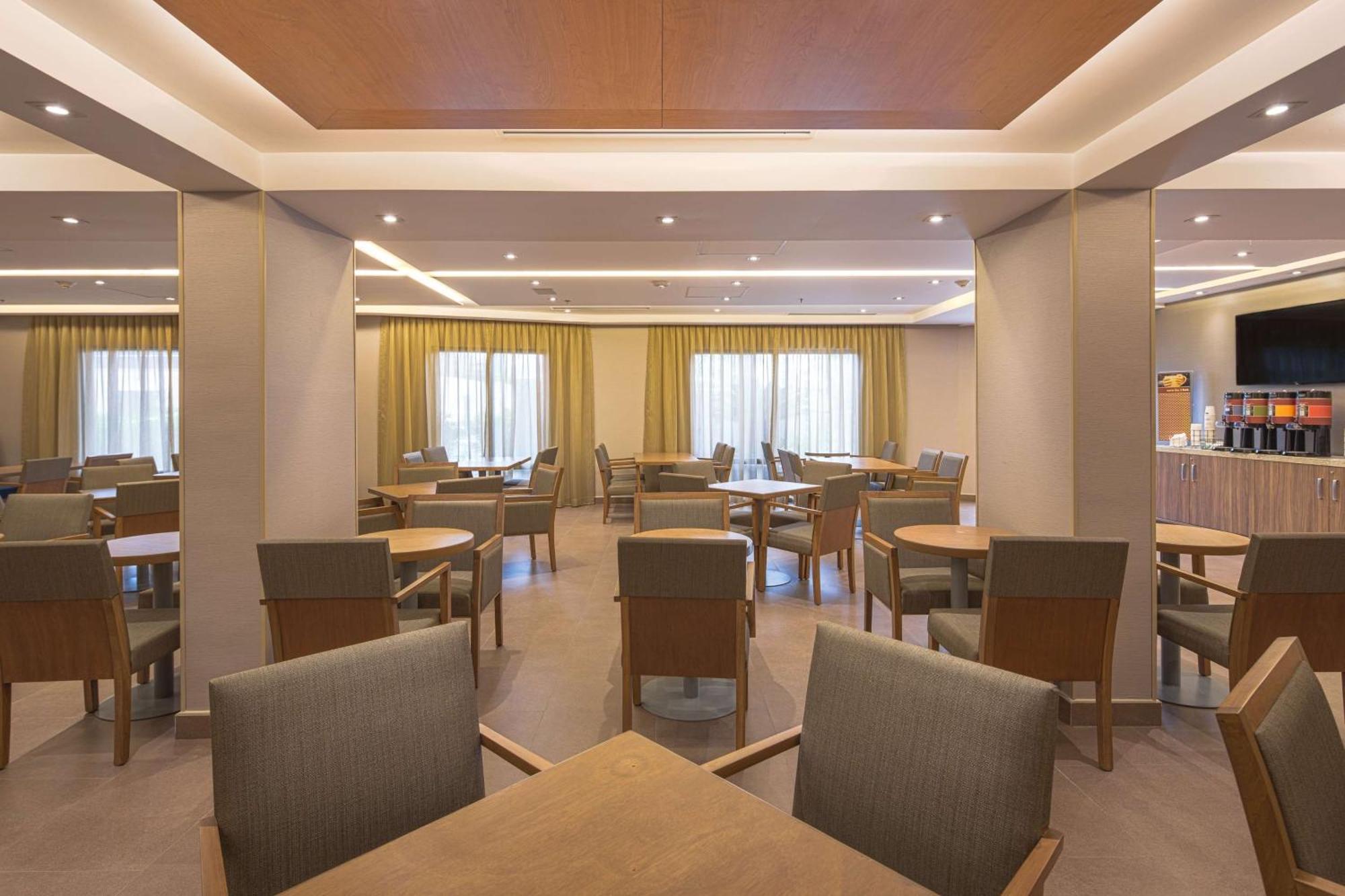 Hampton By Hilton Monterrey Galerias Obispado Esterno foto